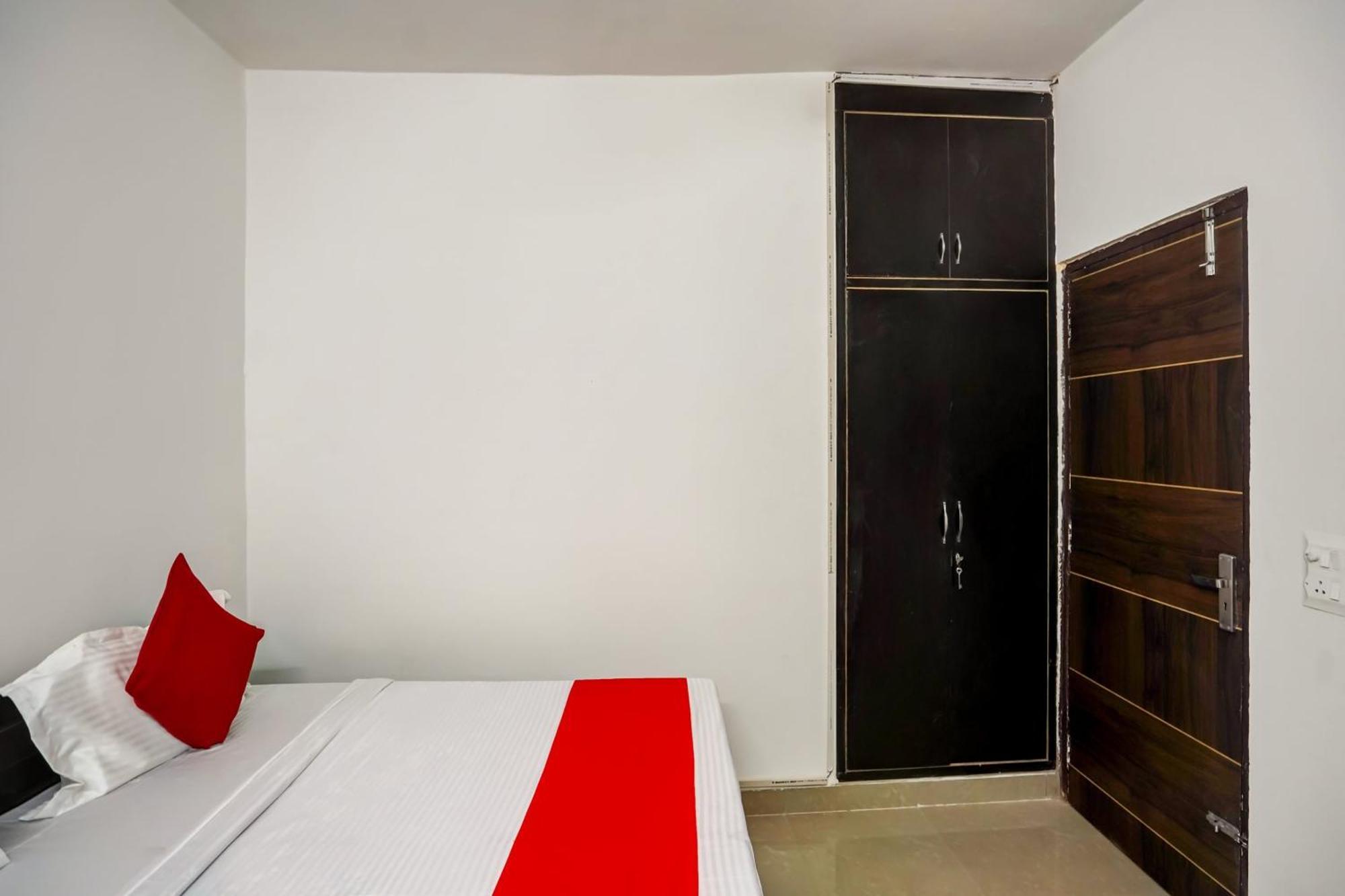 Oyo Flagship 75287 Pubg Residency Hotel New Delhi Exterior photo